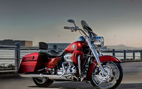 Невероятно быстрый мотоцикл Harley-Davidson CVO Road King
