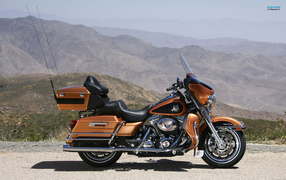 Невероятно быстрый мотоцикл Harley-Davidson Electra Glide Ultra Classic