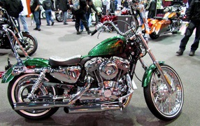 Невероятно быстрый мотоцикл Harley-Davidson XL 1200V Sportster Seventy-Two