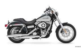 Мотоцикл модели Harley-Davidson Dyna Super Glide Custom