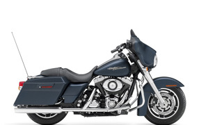 Мотоцикл модели Harley-Davidson Street Glide