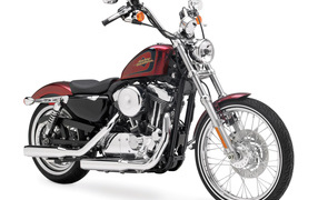 Мотоцикл модели Harley-Davidson XL 1200V Sportster Seventy-Two