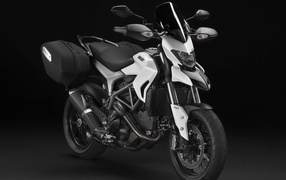 Новый мотоцикл Ducati Hyperstrada