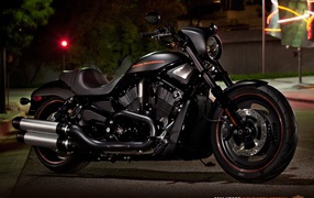 Новый мотоцикл на дороге Harley-Davidson Night Rod Special