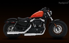 Новый мотоцикл на дороге Harley-Davidson XL 1200X Sportster Forty-Eight