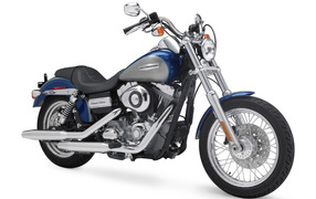 Новый мотоцикл Harley-Davidson Dyna Super Glide Custom