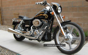 Новый мотоцикл Harley-Davidson Dyna Switchback