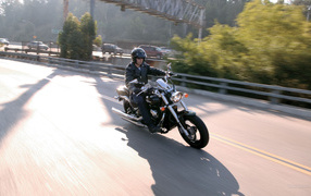 Новый надежный мотоцикл Suzuki Intruder M800