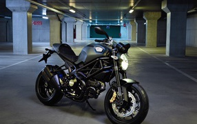 Новый надежный мотоцикл Ducati Monster Diesel