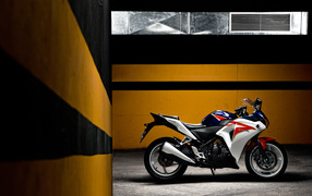 Новый надежный мотоцикл Honda CBR 250 R