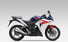 Популярный мотоцикл Honda CBR 250 R
