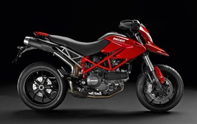 Популярный мотоцикл Ducati Hypermotard