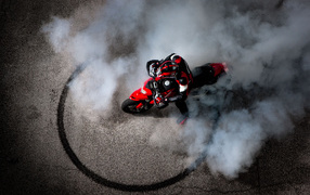 Популярный мотоцикл Ducati Hyperstrada