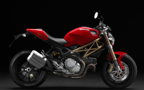 Популярный мотоцикл Ducati Monster 796 Corse Stripe