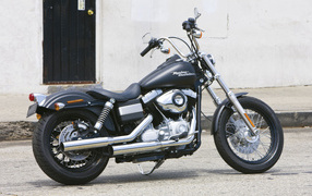 Популярный мотоцикл Harley-Davidson Dyna Street Bob