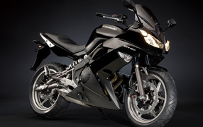 Популярный мотоцикл Kawasaki ER-6f