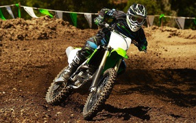 Популярный мотоцикл Kawasaki KX 450 F