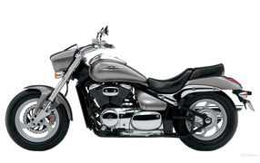 Популярный мотоцикл Suzuki  Intruder M800