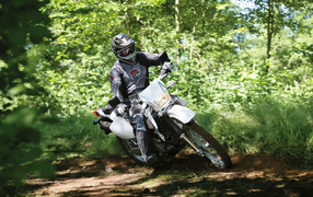 Надежный мотоцикл Suzuki DR-Z400 S