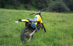 Надежный мотоцикл Suzuki DR 200 SE