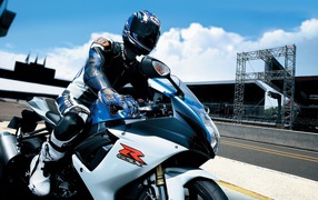 Надежный мотоцикл Suzuki GSX-R 750