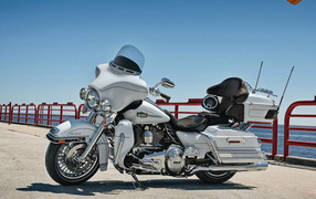 Надежный мотоцикл Harley-Davidson Electra Glide Ultra Classic