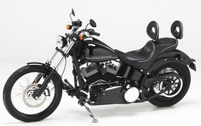 Надежный мотоцикл Harley-Davidson Softail Blackline