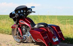 Надежный мотоцикл Harley-Davidson Street Glide