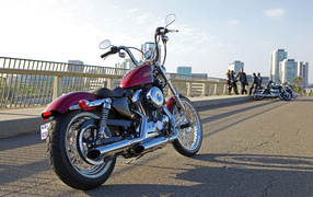 Надежный мотоцикл Harley-Davidson XL 1200V Sportster Seventy-Two