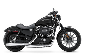 Надежный мотоцикл Harley-Davidson XL 883R Sportster Roadster