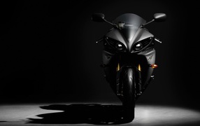 Стильный черный мотоцикл