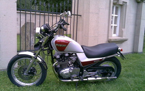 Мотоцикл Suzuki модели RV 125