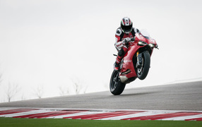 Тест-драйв мотоцикла Ducati Superbike 1199 Panigale