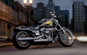 Тест-драйв мотоцикла Harley-Davidson CVO Breakout