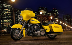 Тест-драйв мотоцикла Harley-Davidson Street Glide