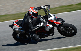 Тест-драйв мотоцикла Ducati Hypermotard SP