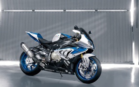 Мотоцикл BMW HP4