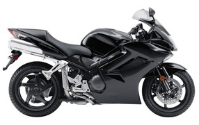 Мотоцикл Honda перехватчик черный