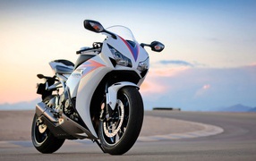 Мотоцикл Honda cbr 1000rr