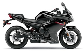 Черный Yamaha fz6r