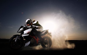 Супер мотоцикл Ktm 990