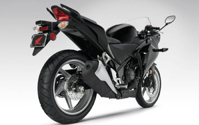 Быстрый мотоцикл Honda CBR 250 R