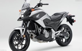 Невероятно быстрый мотоцикл Honda NC 700 X