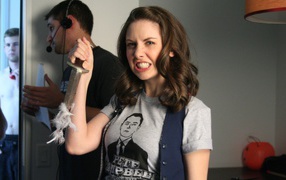 Элисон Бри с ножом