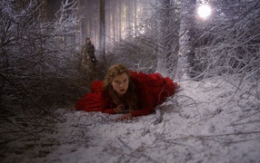 Красавица и чудовище девушка в красном платье