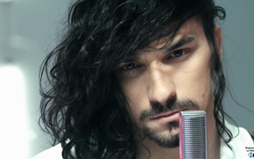 У микрофона солист Quest Pistols