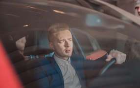 Певец Егор Крид за рулем