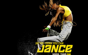 Танцовщица в желтой футболке