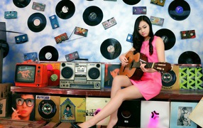 Девушка с гитарой пластинки