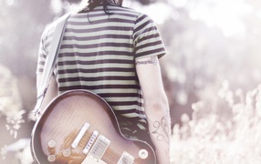 Гитарист в тельняжке